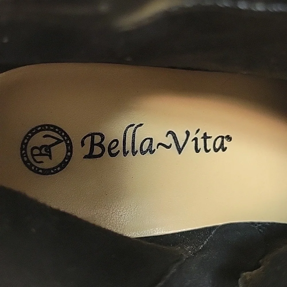 Bella Vita Diaz Black Heeled Ankle Boots w/ Gold Accent Suede 10WW. Indie Office